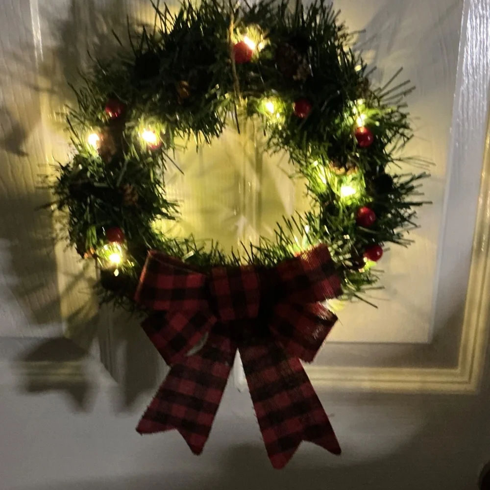 Cute 8” lighted wreaths